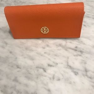 New Authentic Tory Burch sunglasses/eyeglass leather case